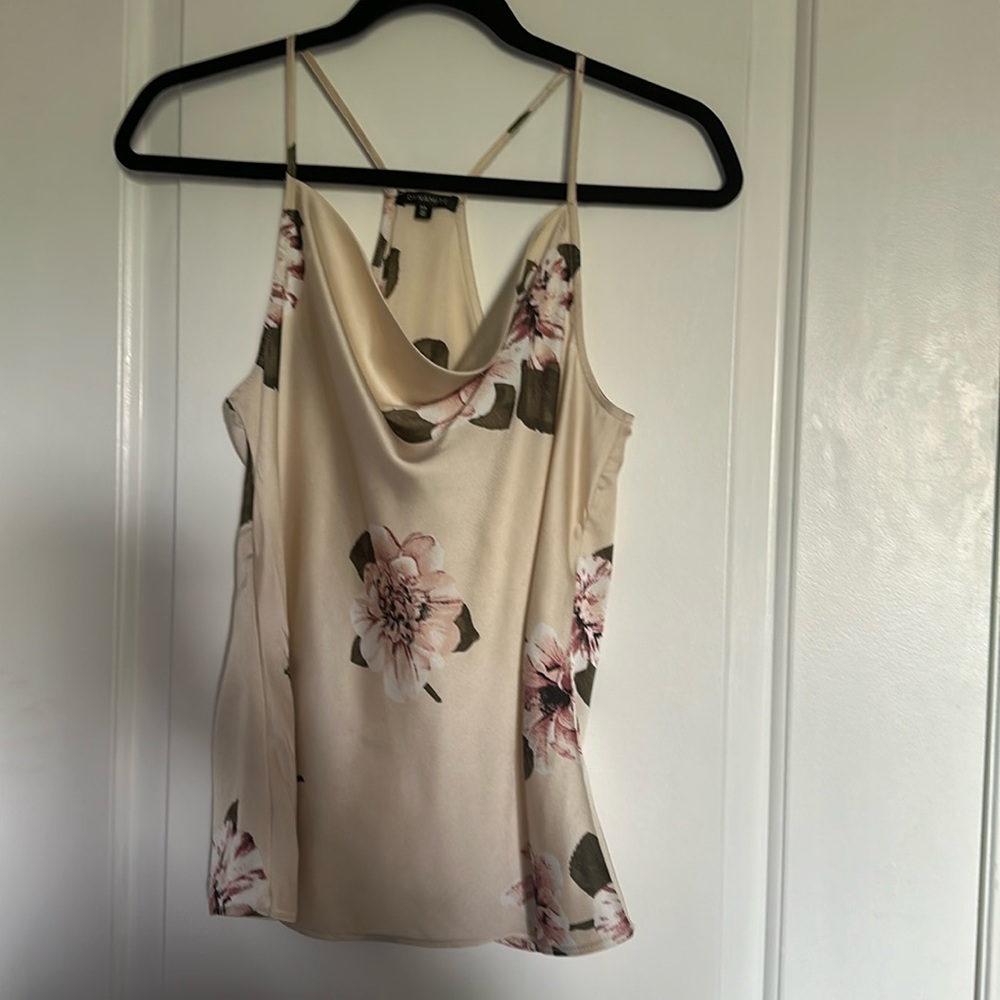 Dynamite floral top - 5 for $20 for items marked with ⭐️
